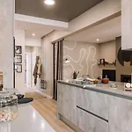 Nejam - 2 Bedrooms And Terrace In Lapa Appartamento